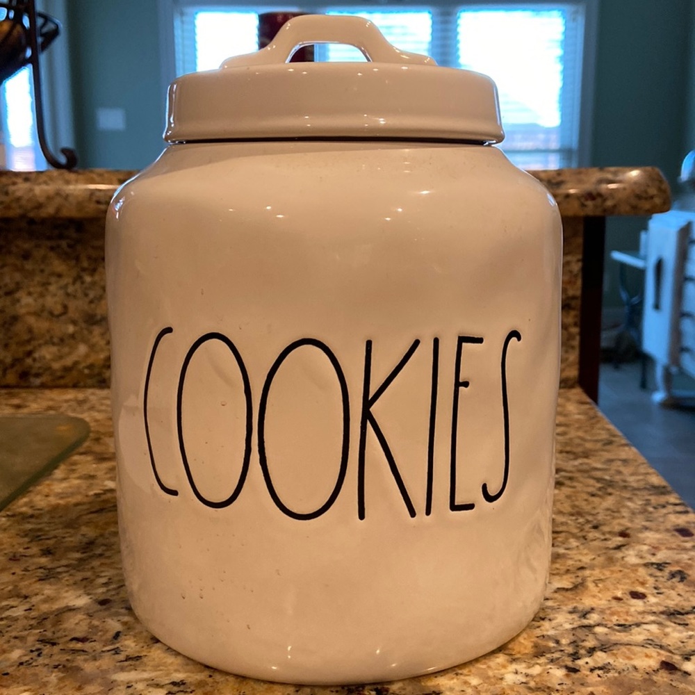Rae Dunn cookie jar! A once hard to find item that needs a new home!